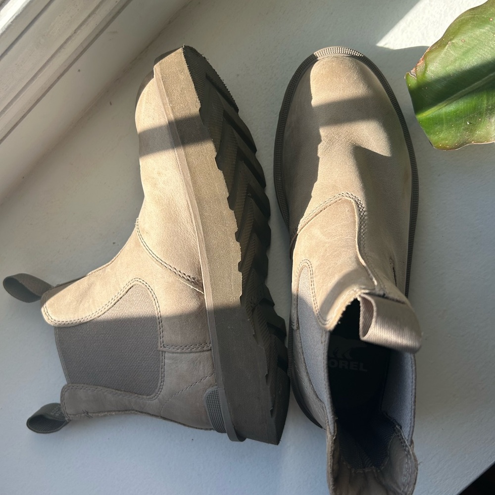 Sorel Women Tan/Grey Chelsea Boots